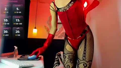 valentinee_xo online show from June 10, 2026, 6:01 am