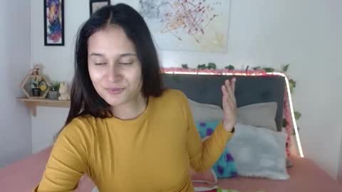 V A L E N T I N I online show from October 23, 2025, 8:18 pm