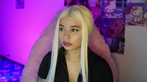 Danielle  Please help me to reach 300 thumbs up online show from February 2, 2025, 8:19 pm