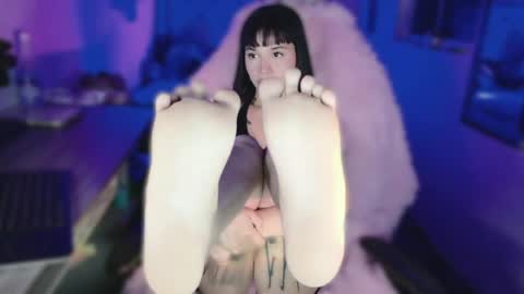 Danielle  Please help me to reach 300 thumbs up online show from May 31, 2026, 2:31 am