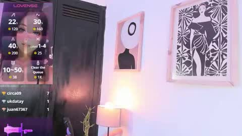 Snapshot of valentinna_montess chatting on November 6, 2025, 1:45 pm Valentina montes online show from November 6, 2025, 1:45 pm