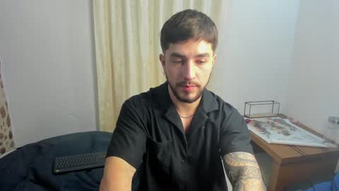 valentino online show from December 24, 2024, 11:33 pm