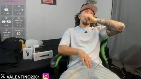 valentino online show from November 21, 2025, 11:36 pm