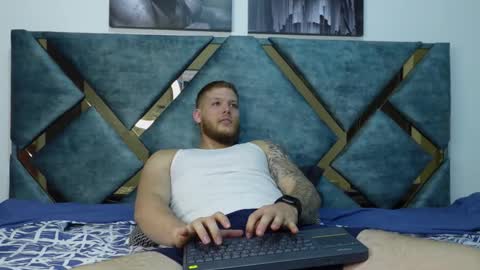 Valentino Ferrari online show from October 22, 2025, 1:39 am