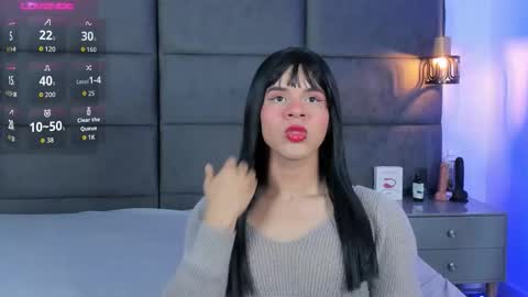 valentino moon online show from November 25, 2025, 2:33 am