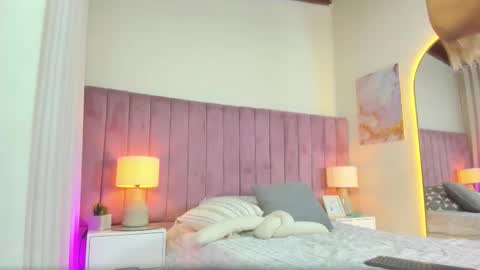 valentino_moretti online show from February 10, 2026, 1:04 pm