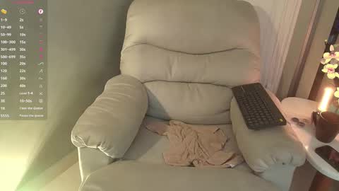 Valentino online show from February 27, 2025, 2:10 am