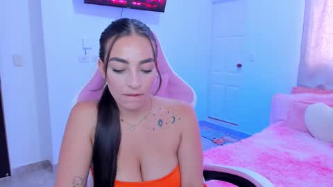 Tatiana Lopez online show from November 25, 2025, 3:23 pm