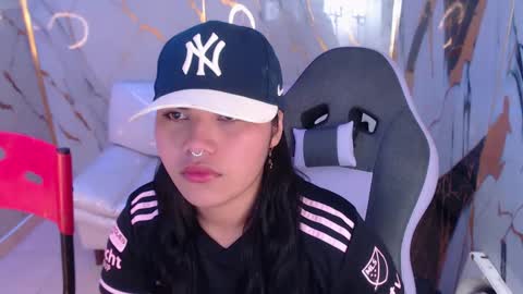 valeri_harpers4 online show from October 5, 2025, 12:58 pm