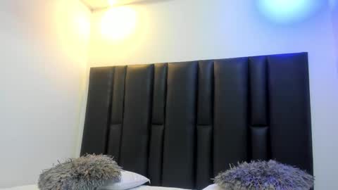 valeri_tafur online show from February 15, 2025, 10:55 am