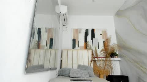 Snapshot of valeria_charris chatting on February 4, 2026, 12:00 pm vale online show from February 4, 2026, 12:00 pm
