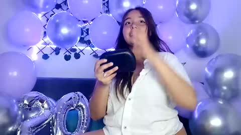 valeria online show from March 8, 2025, 5:28 am