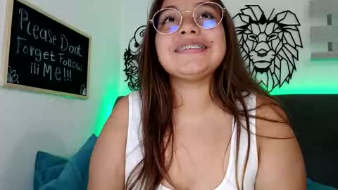 valeria online show from October 12, 2025, 2:21 am