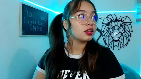 valeria online show from November 17, 2025, 2:39 am