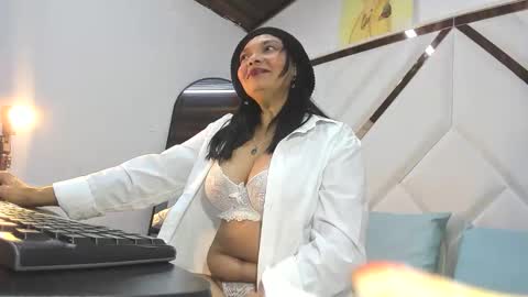 Snapshot of valeria_gil_ chatting on April 19, 2026, 8:00 pm valeria_gil_ online show from April 19, 2026, 8:00 pm