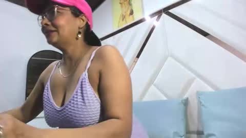 Snapshot of valeria_gil_ chatting on April 29, 2026, 1:37 pm valeria_gil_ online show from April 29, 2026, 1:37 pm