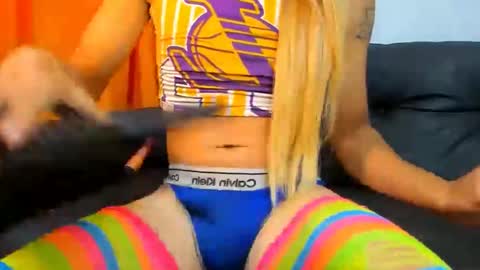 valeriapinkk online show from December 23, 2024, 3:01 pm