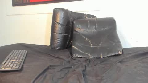 valeriapinkk online show from February 23, 2026, 2:14 pm