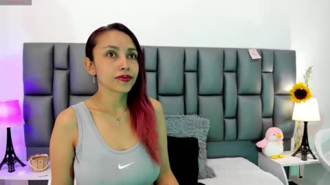 Valeria  online show from November 17, 2025, 4:24 pm