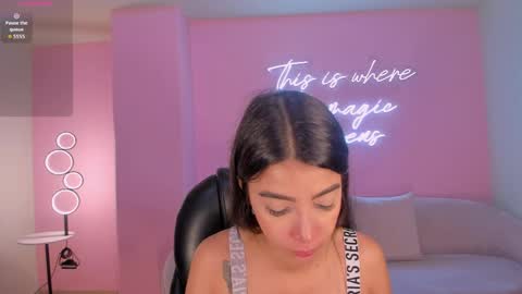 Snapshot of valeriavelvet chatting on April 8, 2026, 12:05 pm Vale online show from April 8, 2026, 12:05 pm