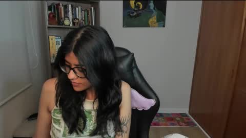 Snapshot of valerie__sky chatting on February 10, 2026, 12:04 am Val online show from February 10, 2026, 12:04 am