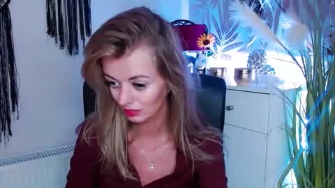 Valerie  online show from December 30, 2024, 2:51 pm