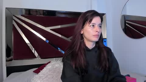 valeriemattson_ online show from October 9, 2025, 2:26 pm