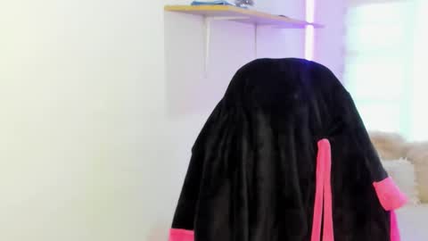 valery_bonnet1 online show from November 3, 2025, 7:04 pm