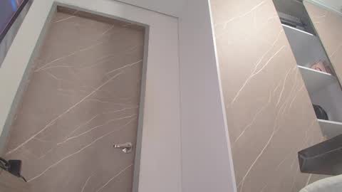 valery de alba  online show from November 14, 2025, 7:12 pm