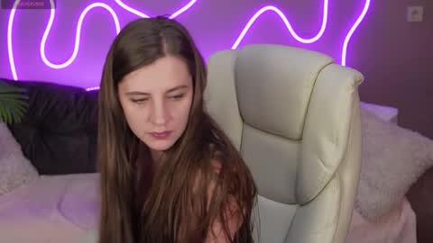 V A L E R Y  M U R online show from October 12, 2025, 12:48 pm