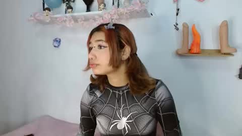 Snapshot of valerysmith18 chatting on October 24, 2025, 10:00 am zoe online show from October 24, 2025, 10:00 am