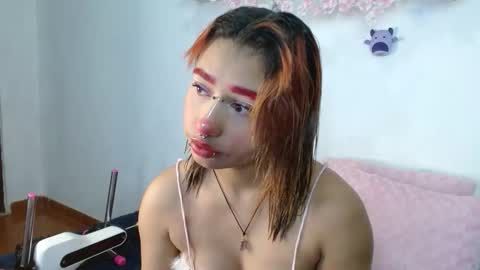 Snapshot of valerysmith18 chatting on November 10, 2025, 5:34 pm zoe online show from November 10, 2025, 5:34 pm