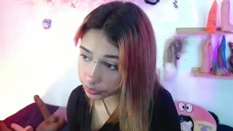 Snapshot of valerysmith18 chatting on November 22, 2025, 5:45 pm zoe online show from November 22, 2025, 5:45 pm