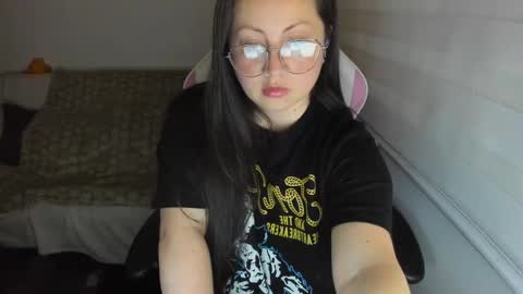 My name is Valery... Nice to meet you  thumb up me please its important online show from November 3, 2025, 11:26 pm