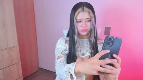 Snapshot of valeska__v chatting on September 29, 2025, 3:33 am your loveee online show from September 29, 2025, 3:33 am