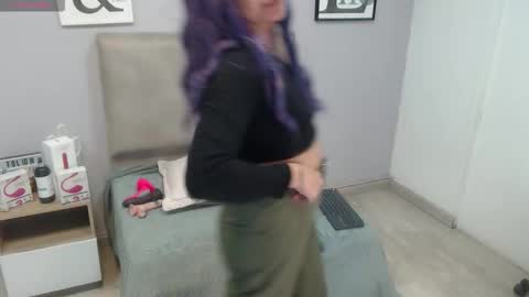 Snapshot of valevicious chatting on November 4, 2025, 7:35 pm valevicious online show from November 4, 2025, 7:35 pm