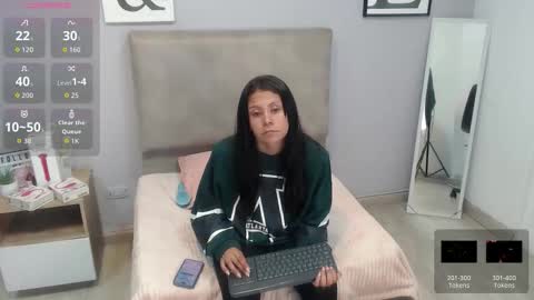 Snapshot of valevicious chatting on November 21, 2025, 7:45 pm valevicious online show from November 21, 2025, 7:45 pm