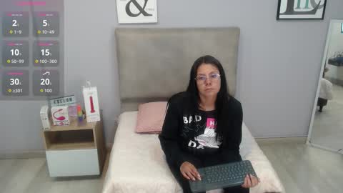 Snapshot of valevicious chatting on November 24, 2025, 7:13 pm valevicious online show from November 24, 2025, 7:13 pm