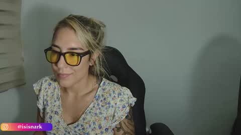 Snapshot of valkyriarose chatting on February 17, 2026, 1:13 am Isis online show from February 17, 2026, 1:13 am