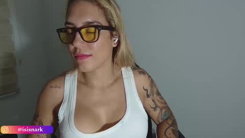 Snapshot of valkyriarose chatting on March 6, 2026, 1:02 am Isis online show from March 6, 2026, 1:02 am