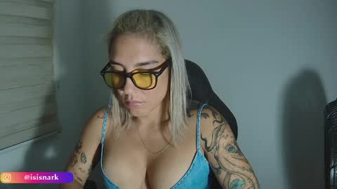 Snapshot of valkyriarose chatting on March 28, 2026, 2:22 am Isis online show from March 28, 2026, 2:22 am