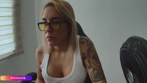 Snapshot of valkyriarose chatting on April 4, 2026, 4:59 pm Isis online show from April 4, 2026, 4:59 pm