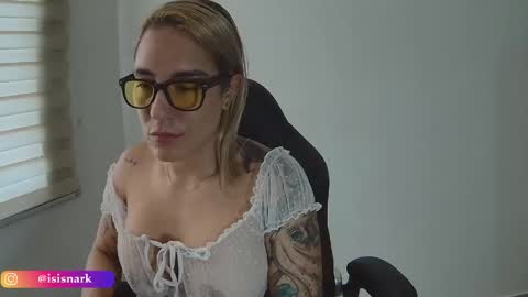 Snapshot of valkyriarose chatting on April 6, 2026, 6:20 pm Isis online show from April 6, 2026, 6:20 pm