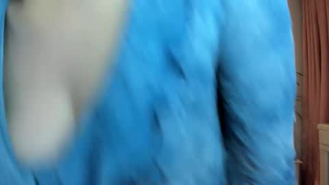 Snapshot of vallejo_macarena chatting on September 14, 2025, 4:00 am Macarena online show from September 14, 2025, 4:00 am