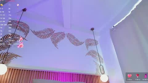 valleriie_ online show from April 11, 2026, 4:44 pm