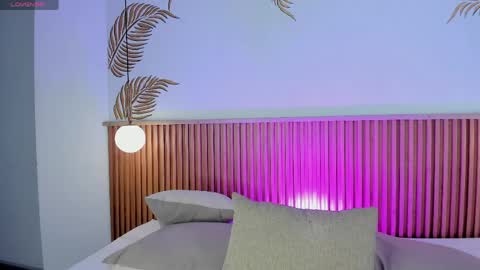 valleriie_ online show from April 15, 2026, 3:41 pm