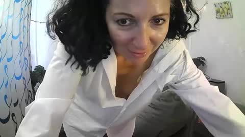 ValleriWind online show from May 19, 2026, 1:56 am