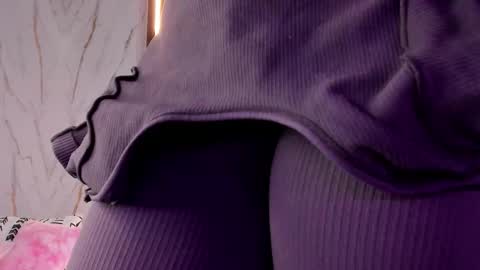 Vallolet Peach  online show from November 8, 2025, 11:43 am