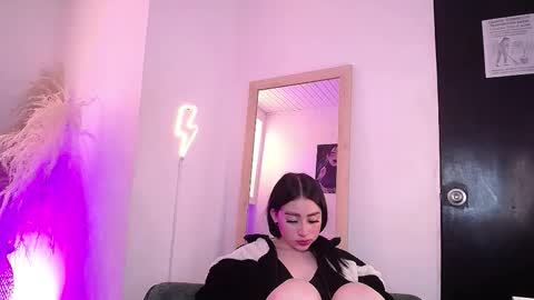 vallolett__ online show from February 5, 2026, 11:20 pm