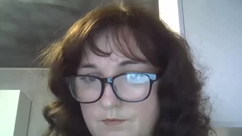 vally_bek1 online show from November 13, 2025, 7:51 am